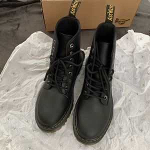 New Dr.martens Luana boots size 8US
